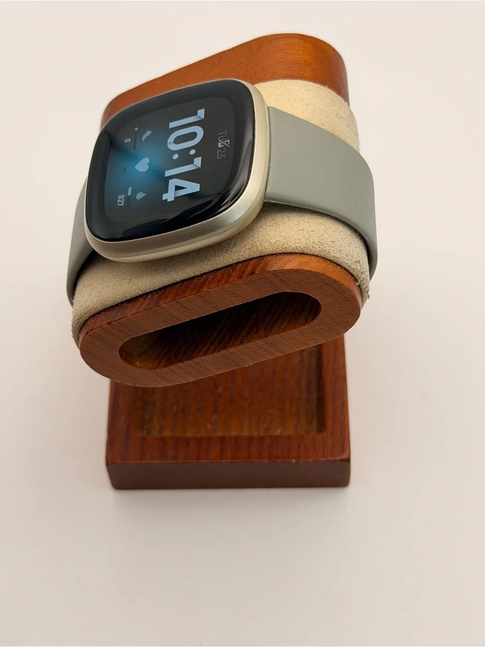 Fitbit Versa 3, Charger included, Tested, gold case, Good con, Fitness tracker